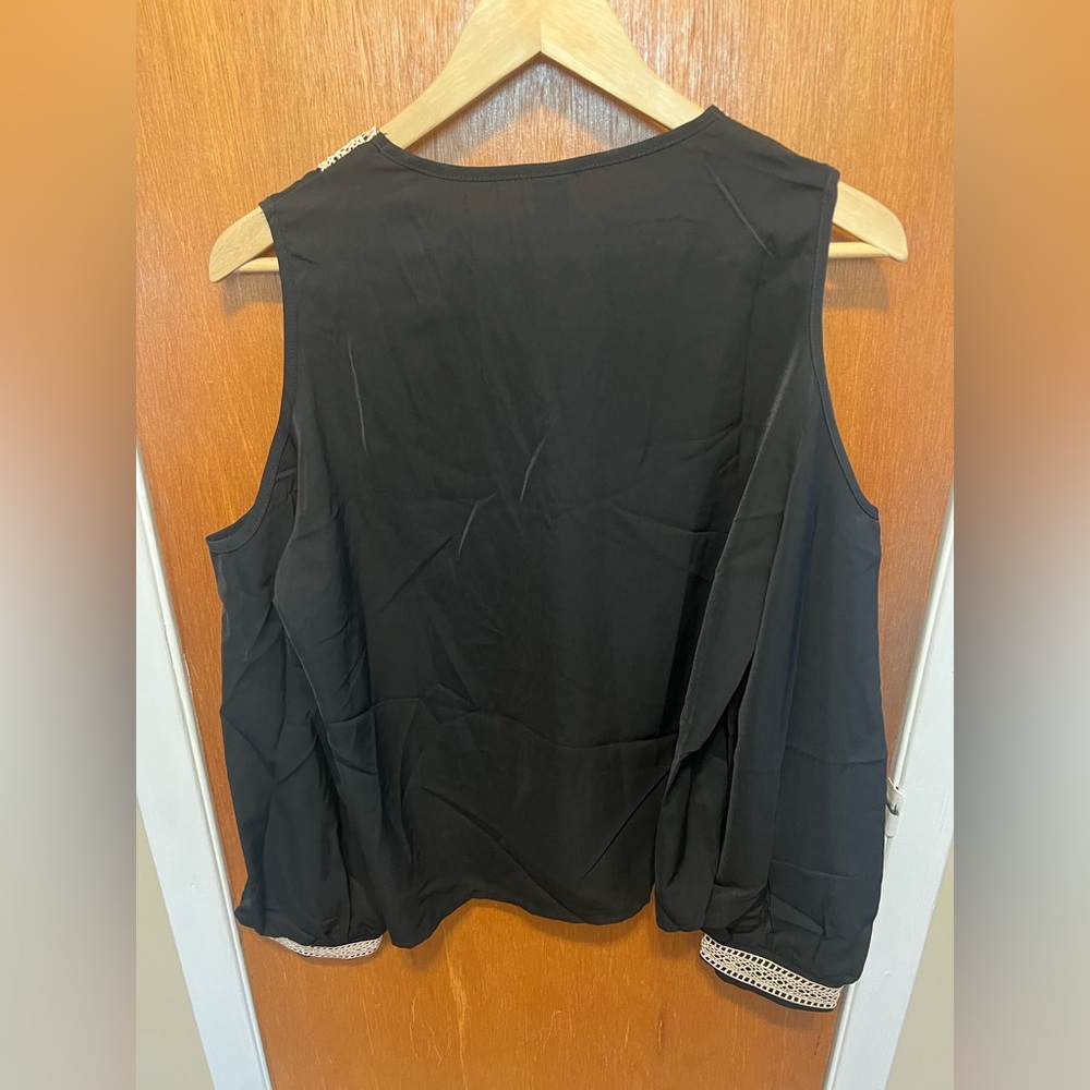Clothes - Picture 4 of 7